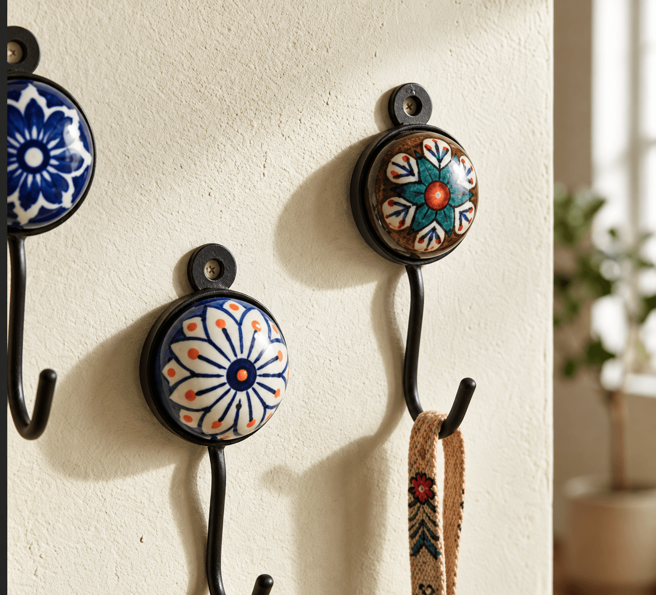 Round Iron Frame Ceramic Wall & Key Hanger – Handmade Decorative Home Organizer — XS · Multicolour